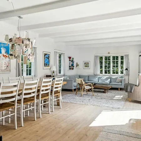 Summer House With Large Nature Plot In 度假居