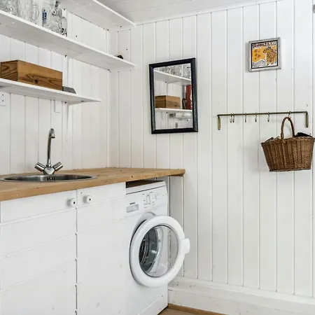 Summer House With Large Nature Plot In Semesterbostad *