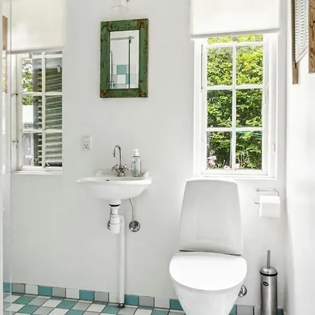 Summer House With Large Nature Plot In Semesterbostad