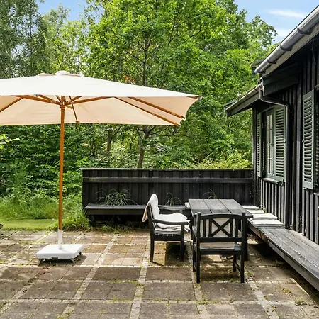 度假居 Summer House With Large Nature Plot In