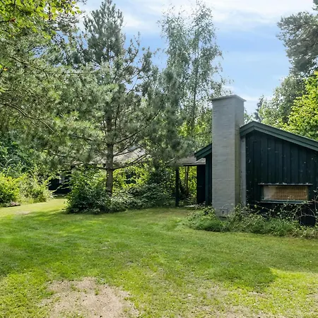 Summer House With Large Nature Plot In 度假居 *