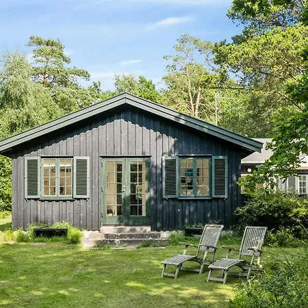 Summer House With Large Nature Plot In 度假居