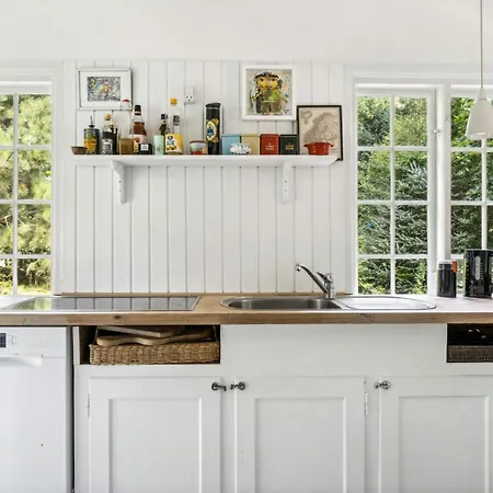 Summer House With Large Nature Plot In Hébergement de vacances Rørvig