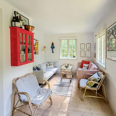 Hébergement de vacances Summer House With Large Nature Plot In