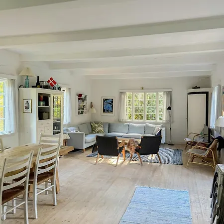 Semesterbostad Summer House With Large Nature Plot In