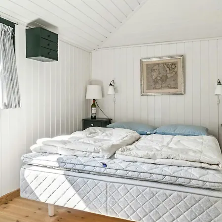 Summer House With Large Nature Plot In Hébergement de vacances *