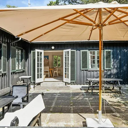 Hébergement de vacances Summer House With Large Nature Plot In *