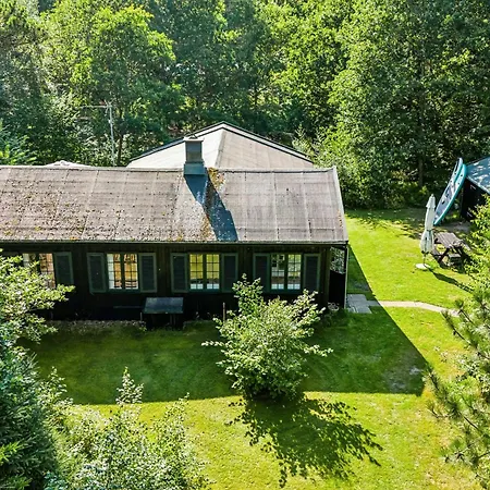 Summer House With Large Nature Plot In Semesterbostad