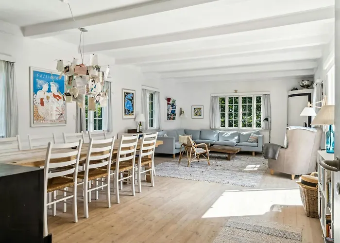 Summer House With Large Nature Plot In Сasa de vacaciones