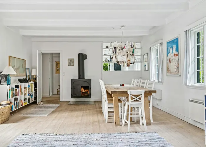 Summer House With Large Nature Plot In Сasa de vacaciones